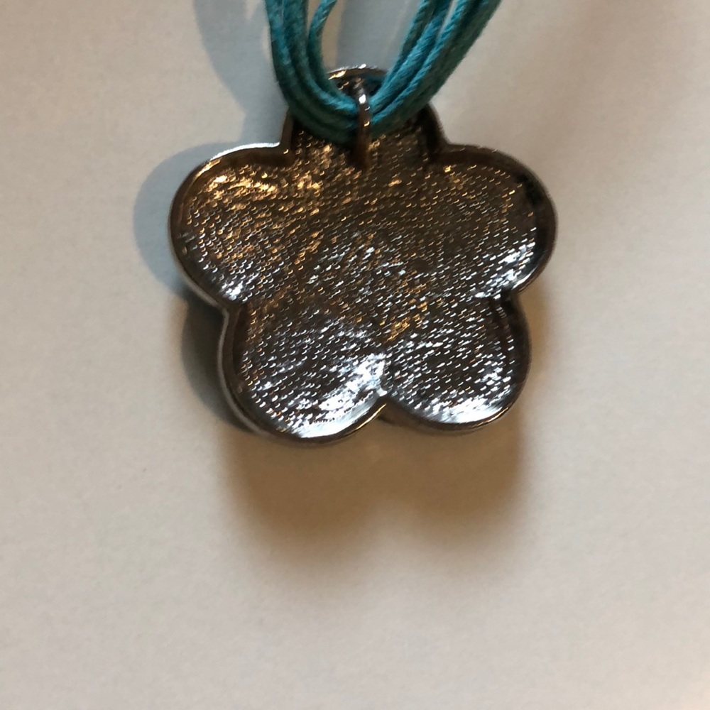 Flower necklace - Picture 2 of 3